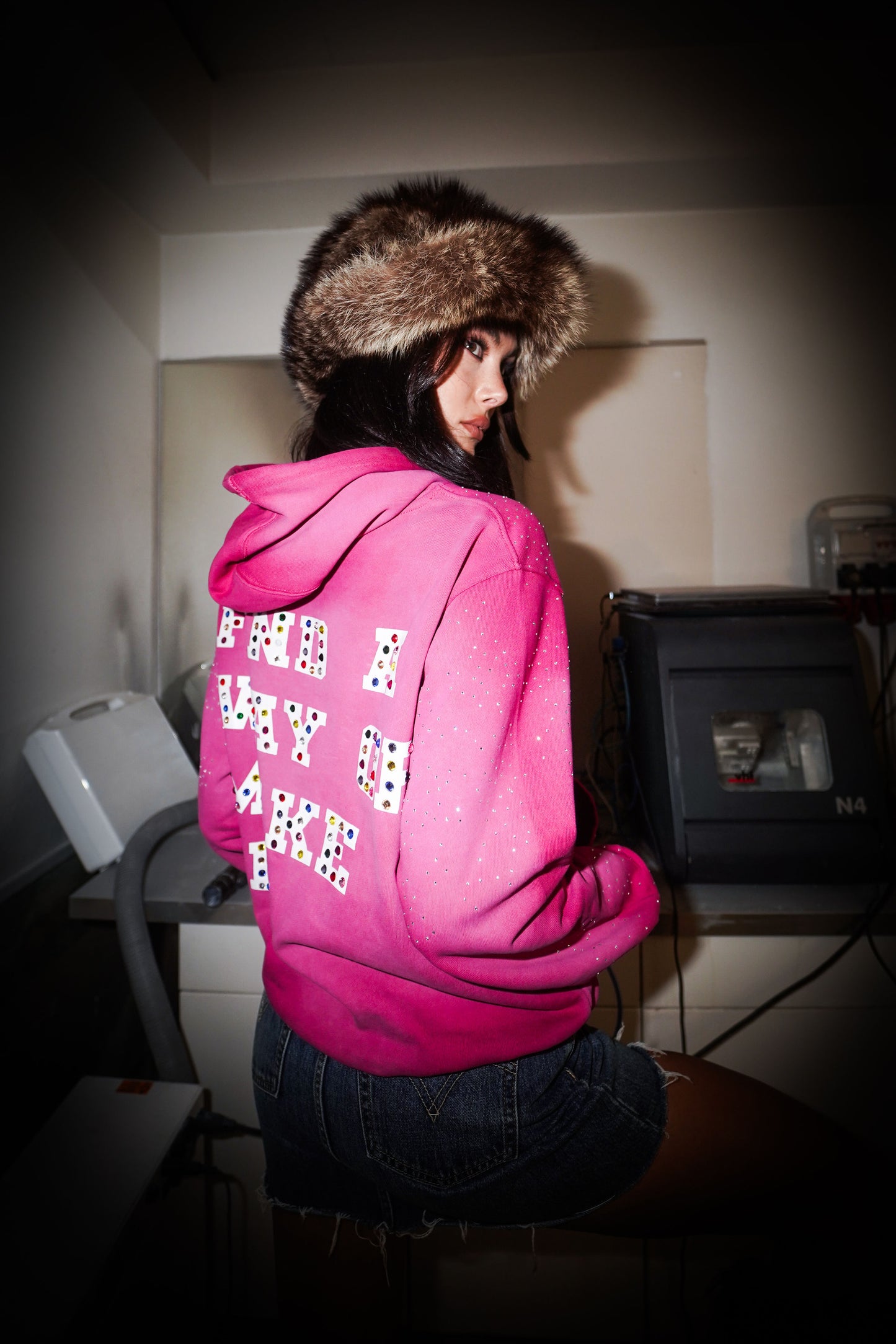 RHINESTONE HOODIE PINK